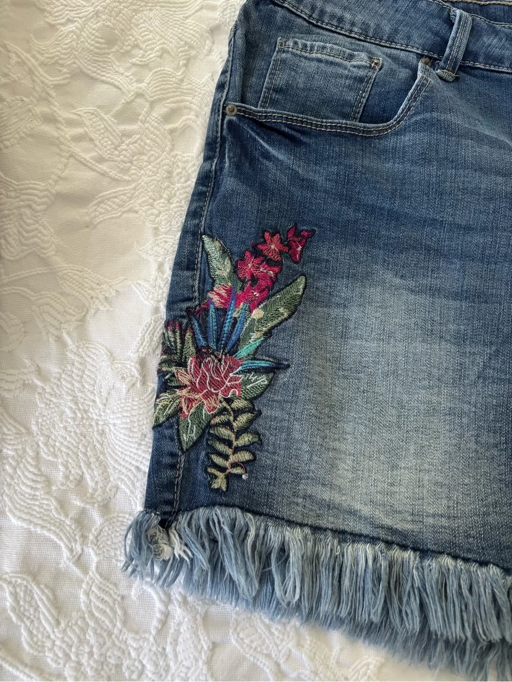 NWT Terra & Sky Boho Denim Frayed Hem Shorts with Floral Embroidery - Plus Size!